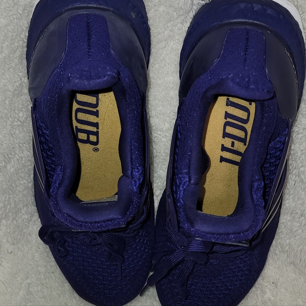Washington Huskies adidas Ultraboost 1.0 DNA Running Shoe - Purple/Gold - Picture 6 of 9